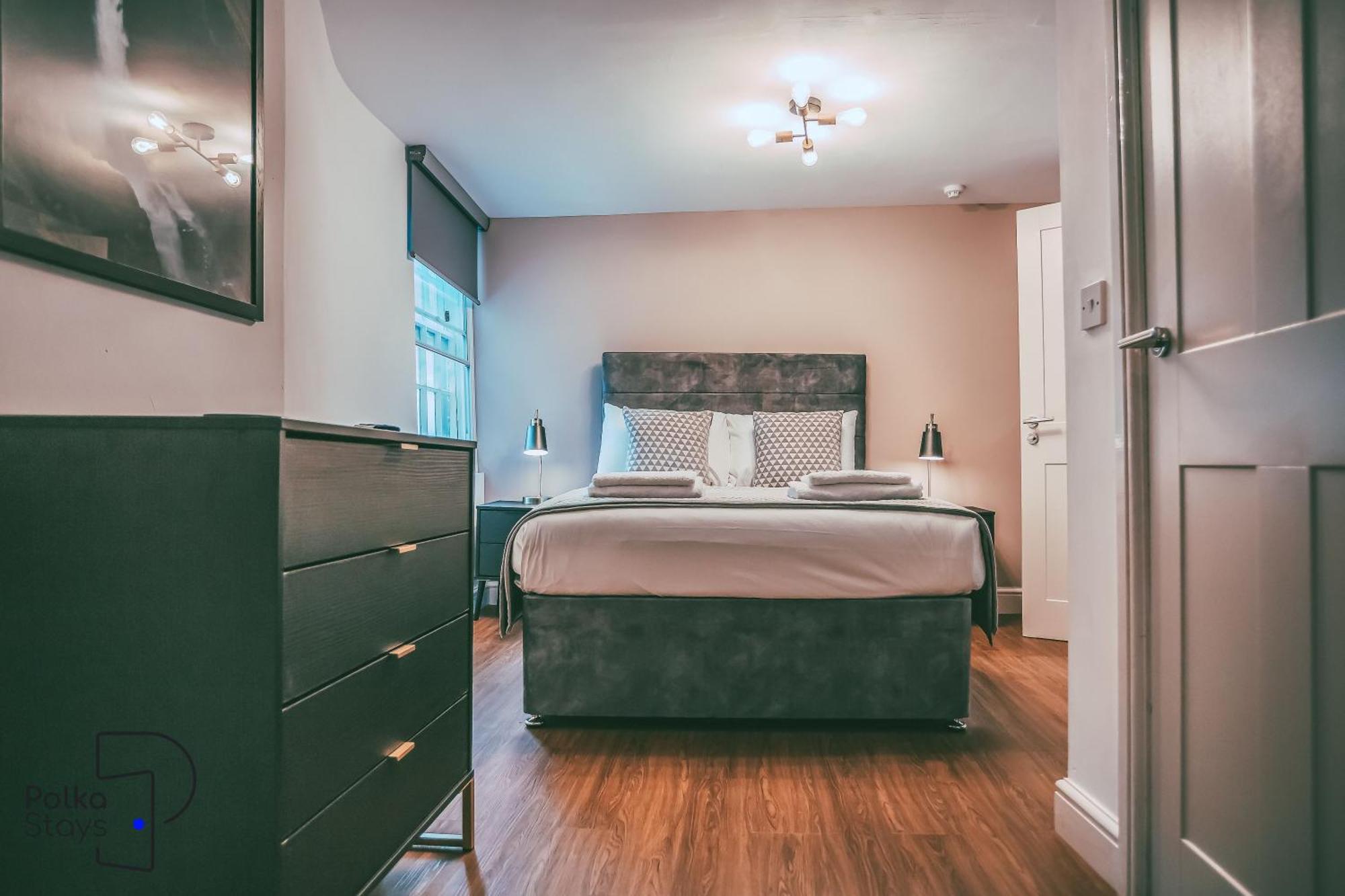 Apartment Rows At Bridge Street, Centre - Luxury By Polkastays