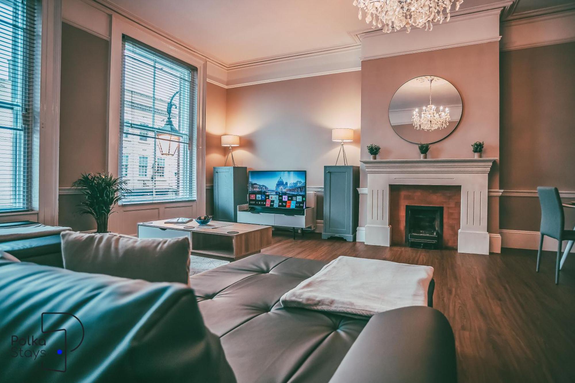Apartment Rows At Bridge Street, Centre - Luxury By Polkastays