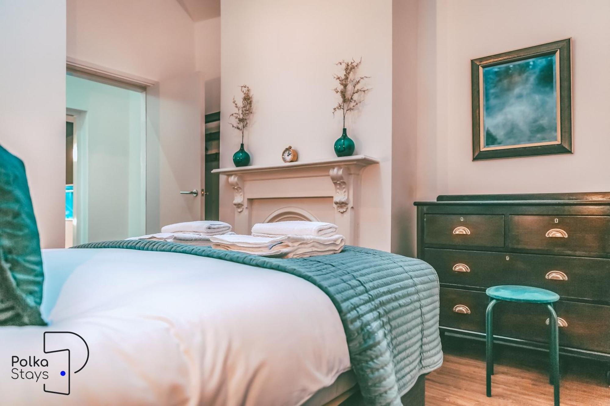 Rows At Bridge Street, Centre - Luxury By Polkastays Apartment *