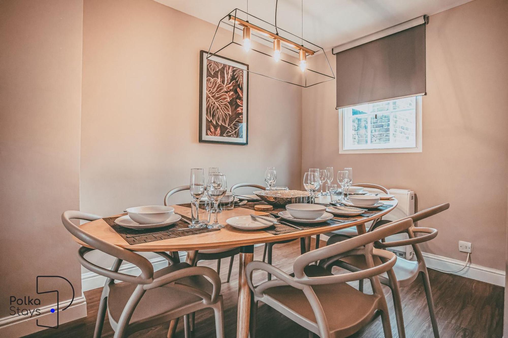 Apartment Rows At Bridge Street, Centre - Luxury By Polkastays