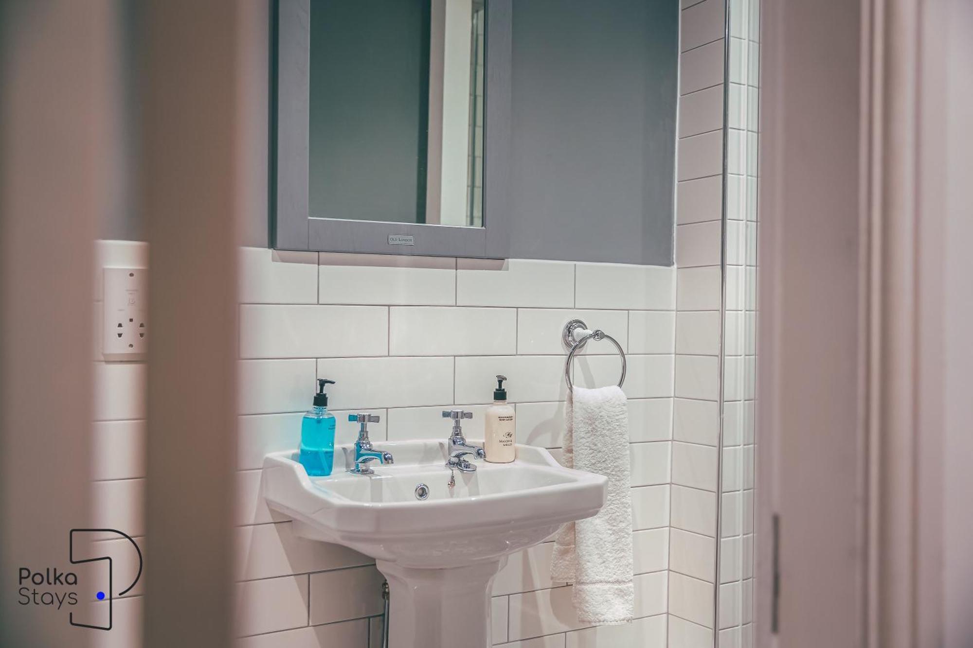 Rows At Bridge Street, Centre - Luxury By Polkastays Apartment Chester