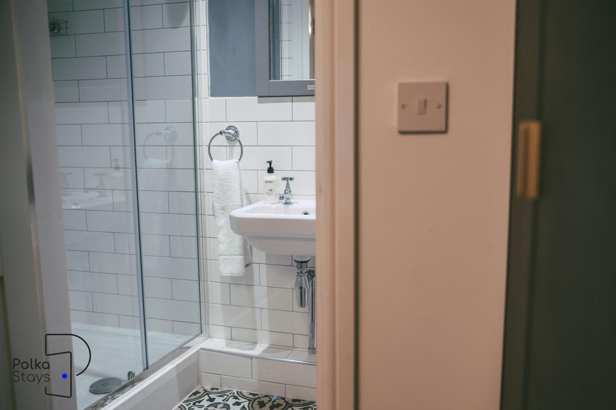 Rows At Bridge Street, Centre - Luxury By Polkastays Apartment
