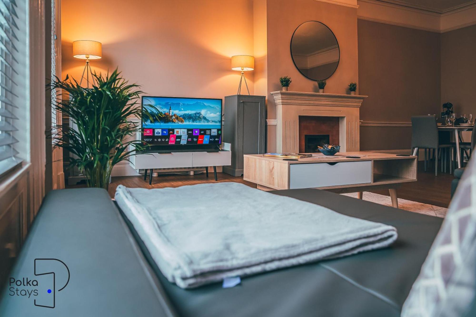 Apartment Rows At Bridge Street, Centre - Luxury By Polkastays *