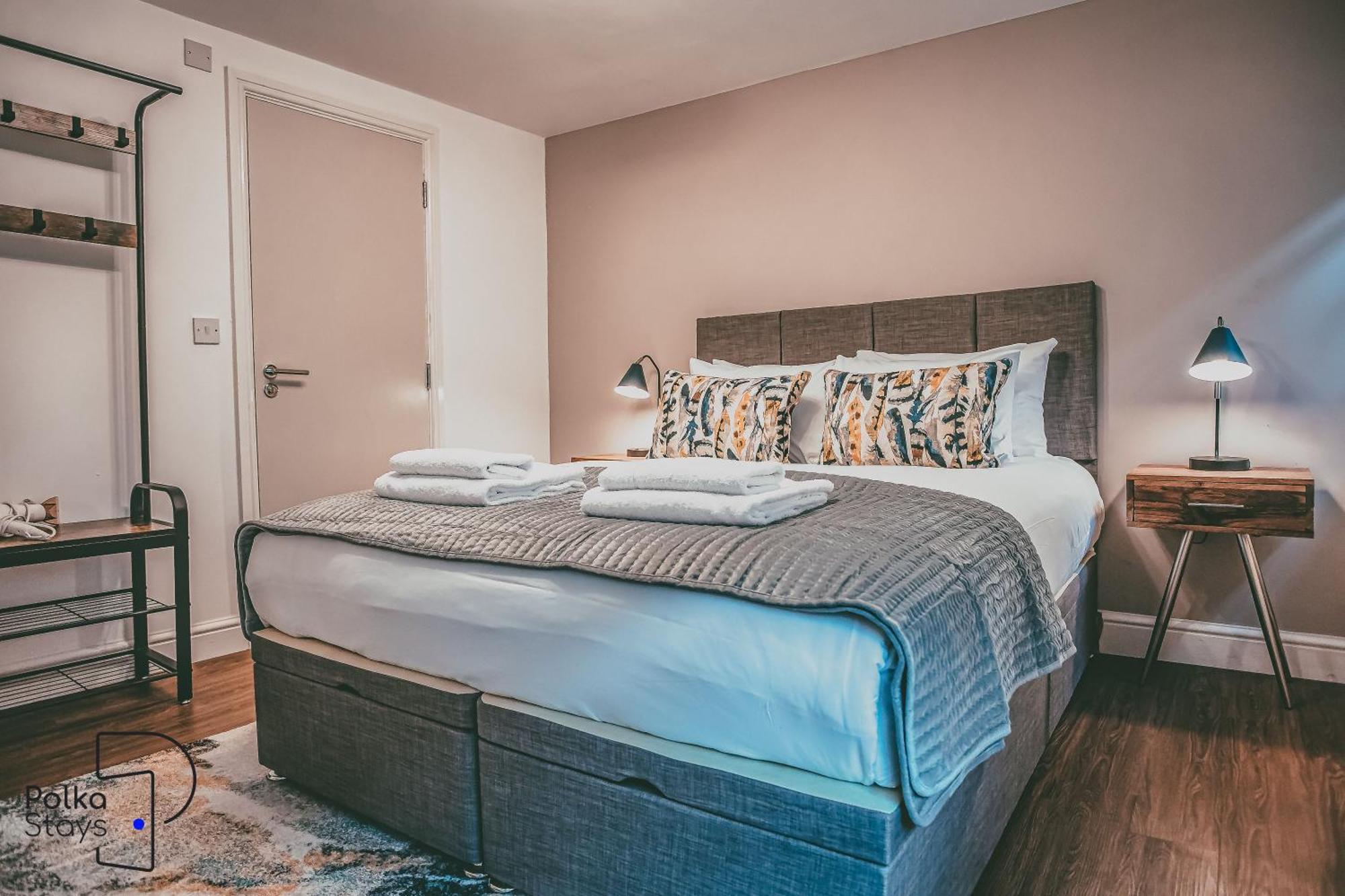 Apartment Rows At Bridge Street, Centre - Luxury By Polkastays