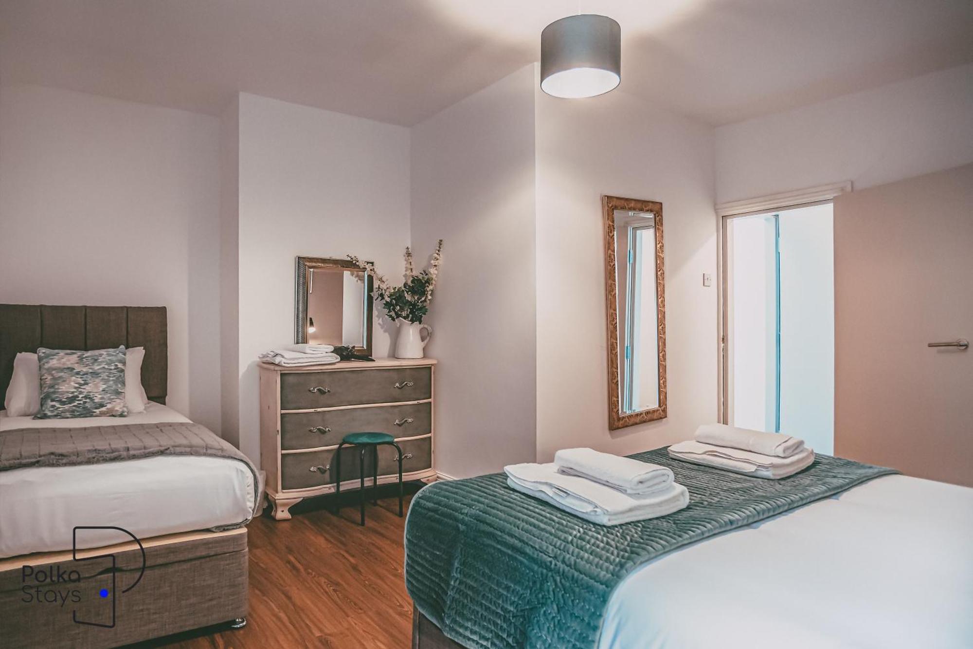 Apartment Rows At Bridge Street, Centre - Luxury By Polkastays Chester